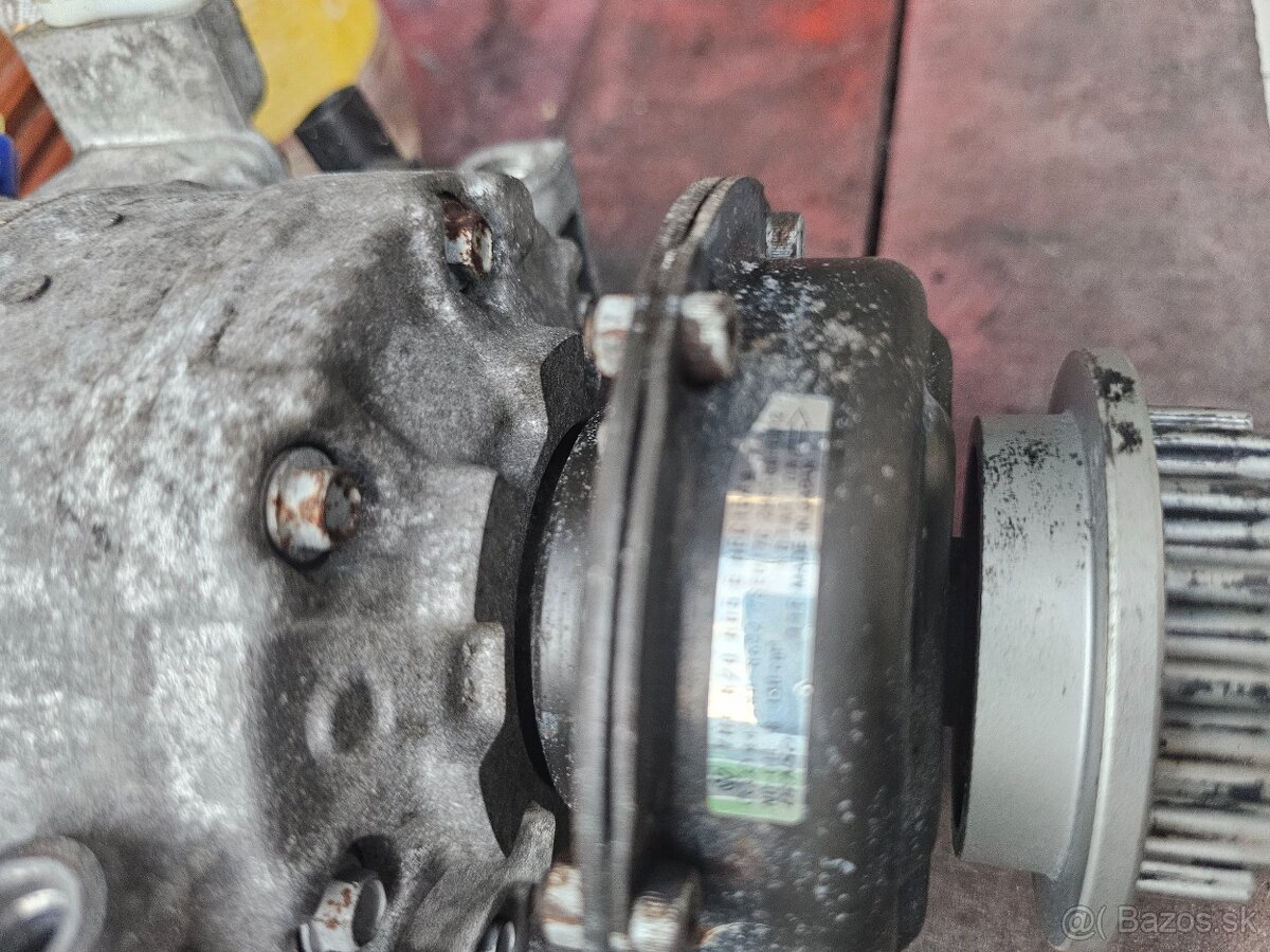 Zvody , veko motora a klimakompresor VW T5 2.5Tdi - 7