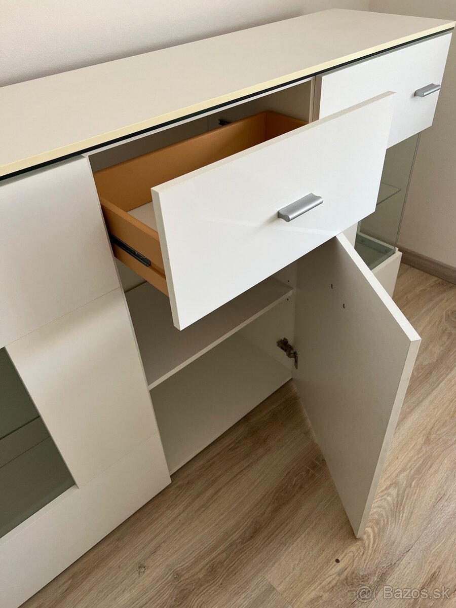 Biela leskla komoda - 7