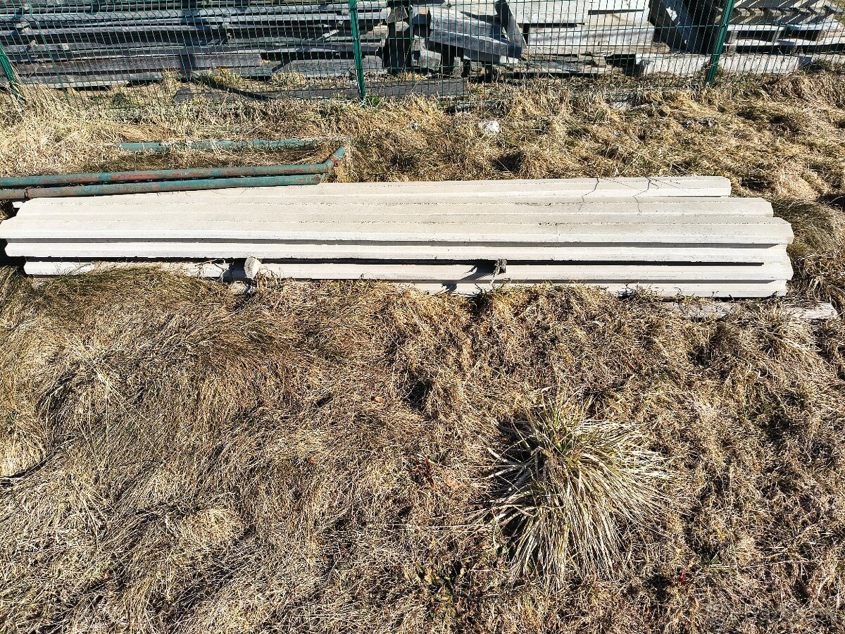 Betónový plot so stĺpikmi - 7