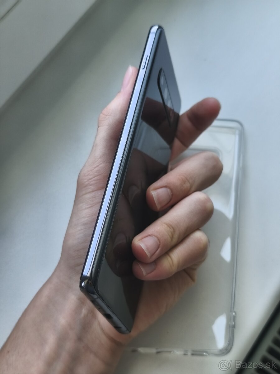 8/128GB Samsung S10+ - 7