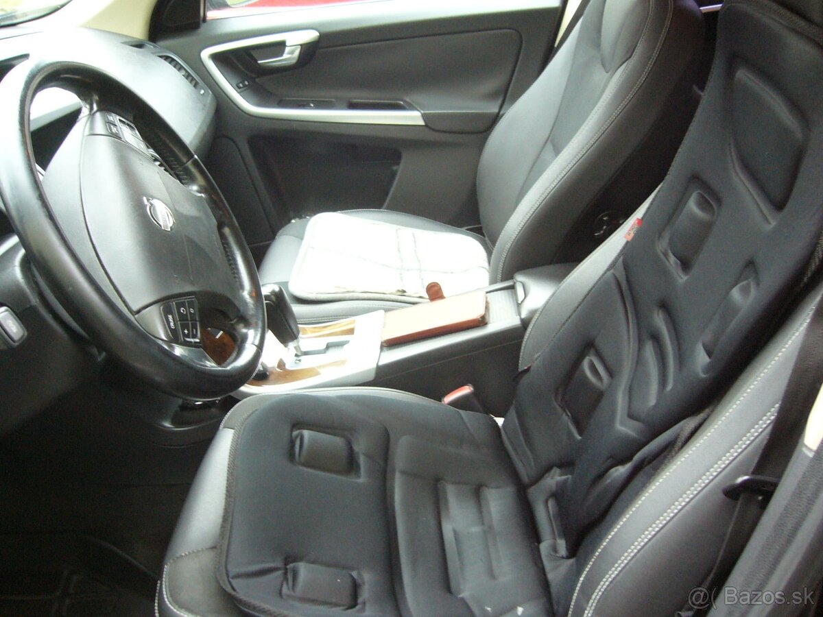 🚗 VOLVO XC60 - 7