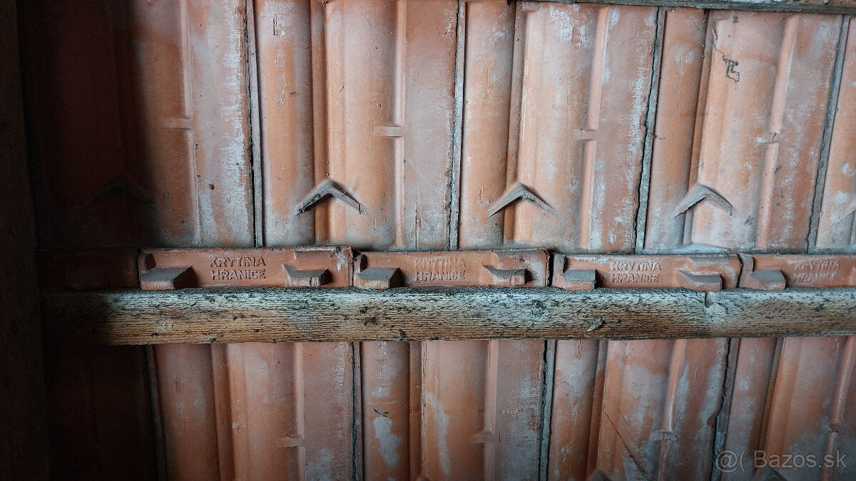 Predám za symbolickú sumu staršiu strešnú škridlu - 7