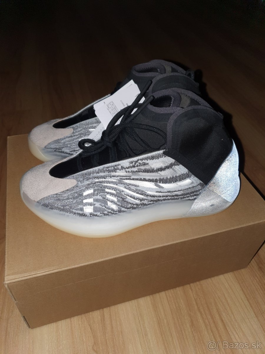 Yeezy QNTM - 7