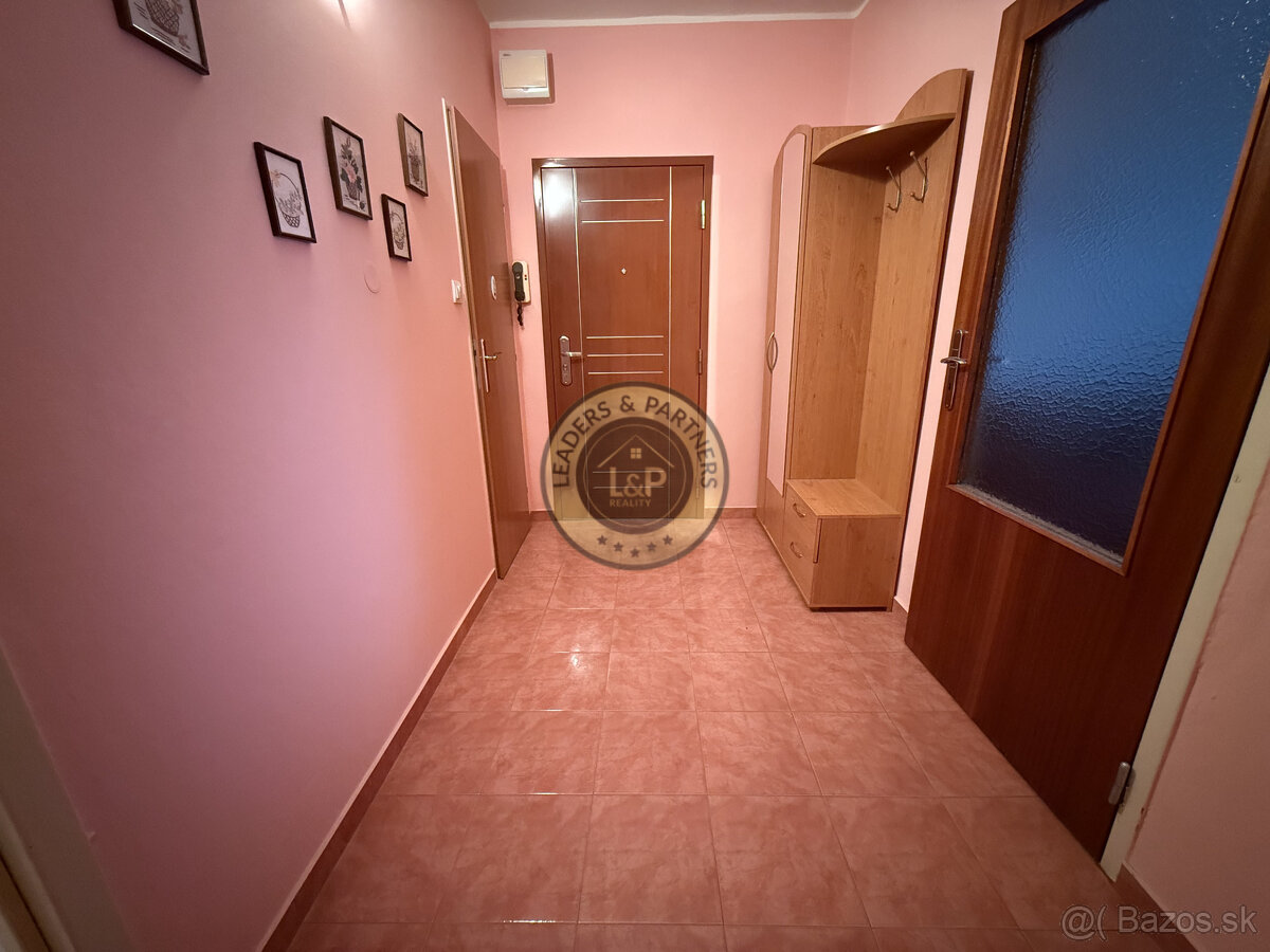 Na predaj 3iz. so zaskleným balkónom v Seredi - 7