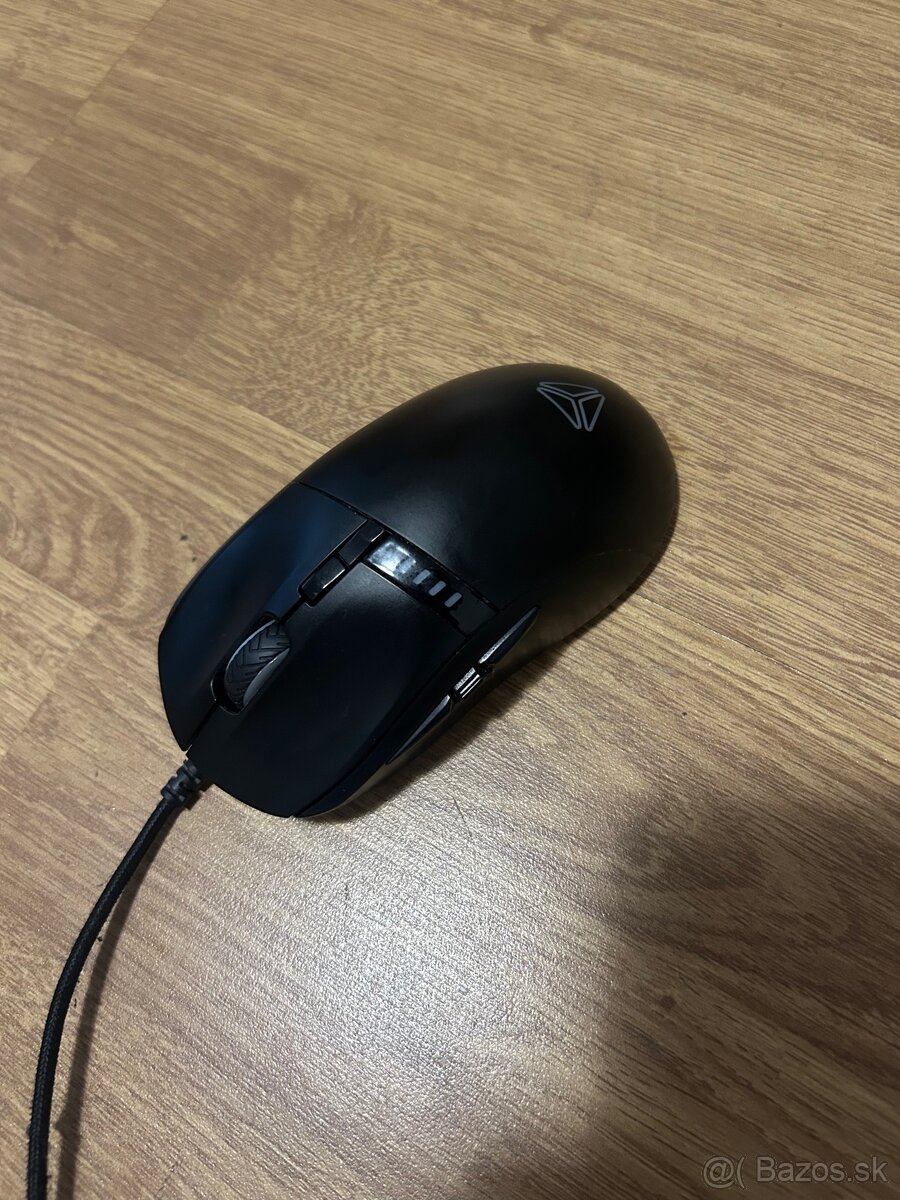 Predám počítač + 2X monitory + klavesnica + myš + joystick - 7