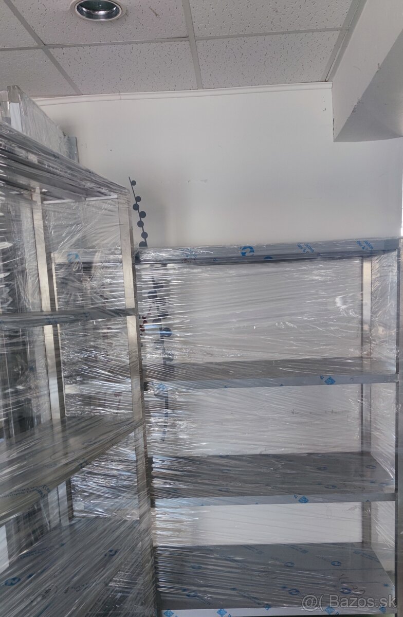 Gastro nábytok do veľkokuchyne. Nerezové police, digestor - 7