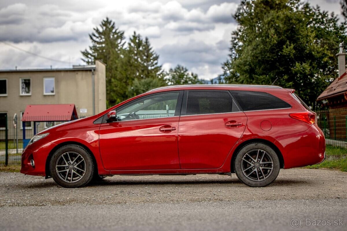 Toyota Auris TS 1.6 MT/6 2014 - 7