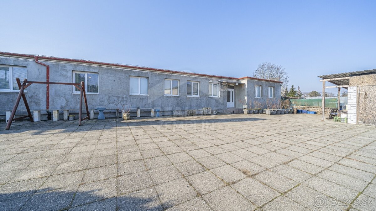 Byty, kancelárie, garáže a pozemok - 7
