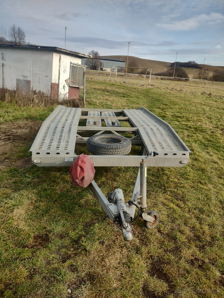 Autoprepravnik BORO - 7