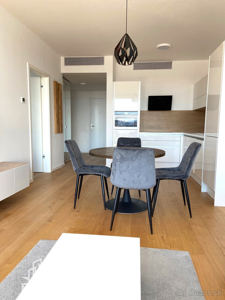 Prenájom 2 izbový byt SKYPARK s parkovaním - 7