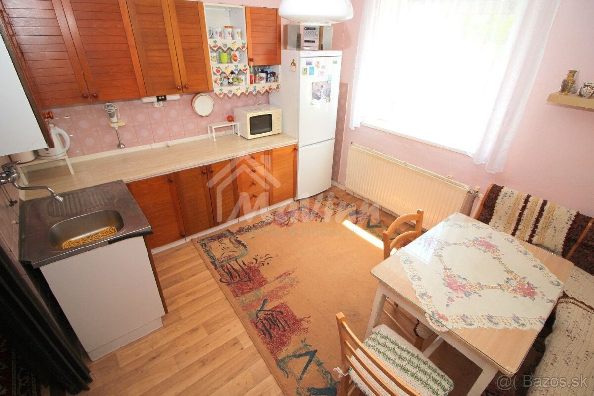 PREDAJ dom s garážou a pozem. 1096m² M.Chlievany - 7