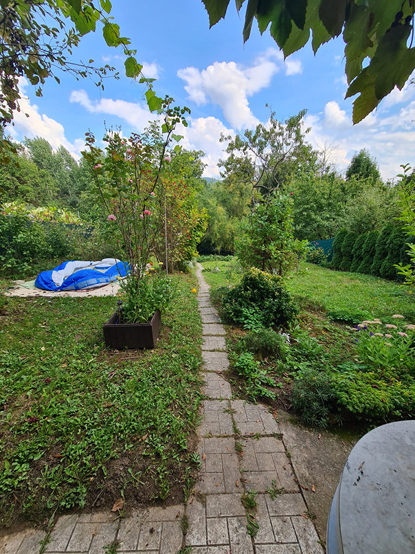 Záhrada s murovanou chatou s nádherným výhľadom - 7