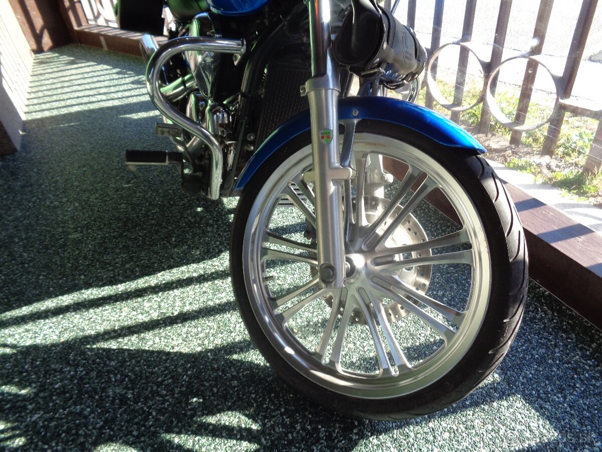 Kawasaki Vulcan VN 900 - 7