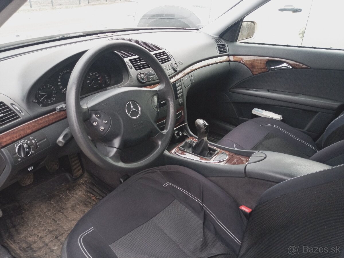 Mercedes E240 - 7