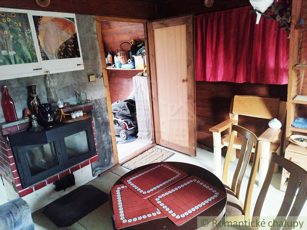 Krásna drevenica v lone Štiavnických vrchov, v obklopení p - 7