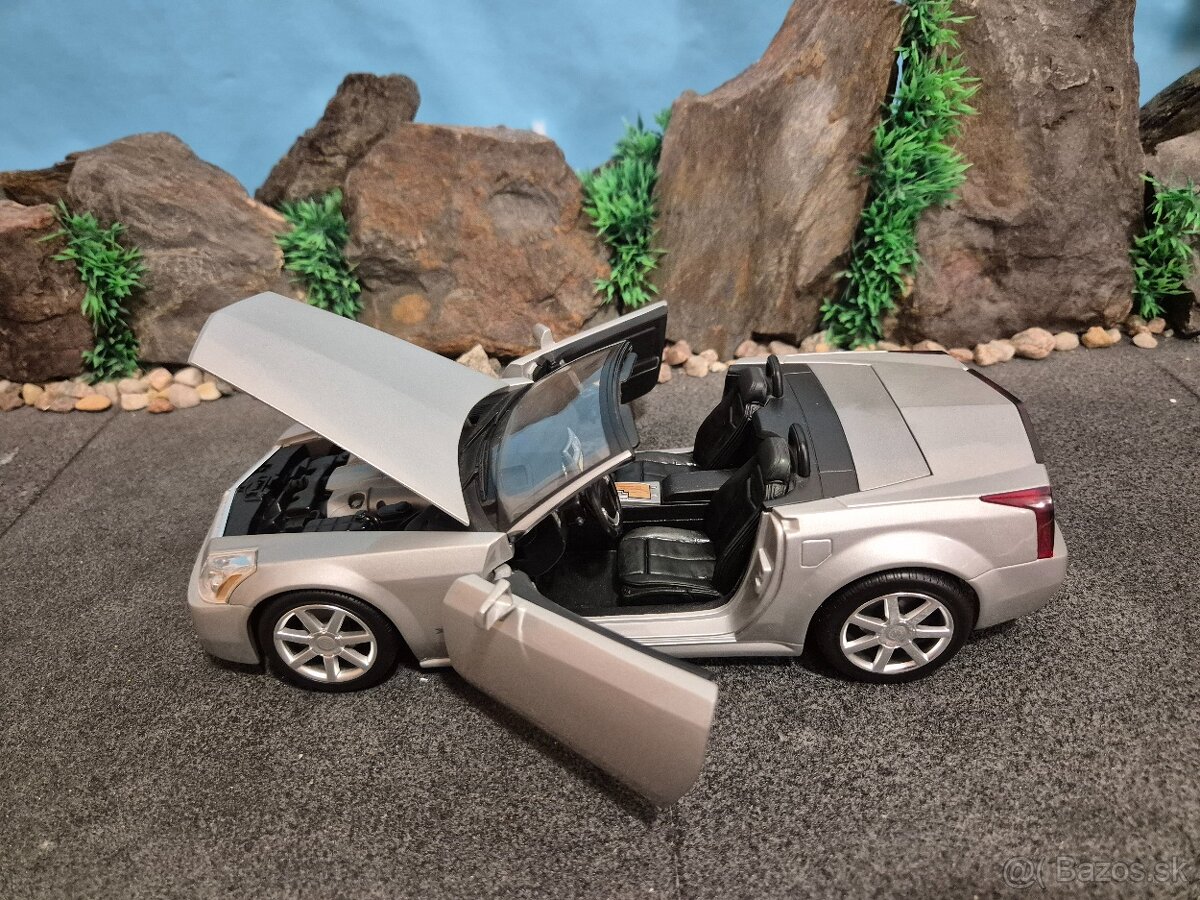 Prodám model 1:18 cadillac XLR - 7