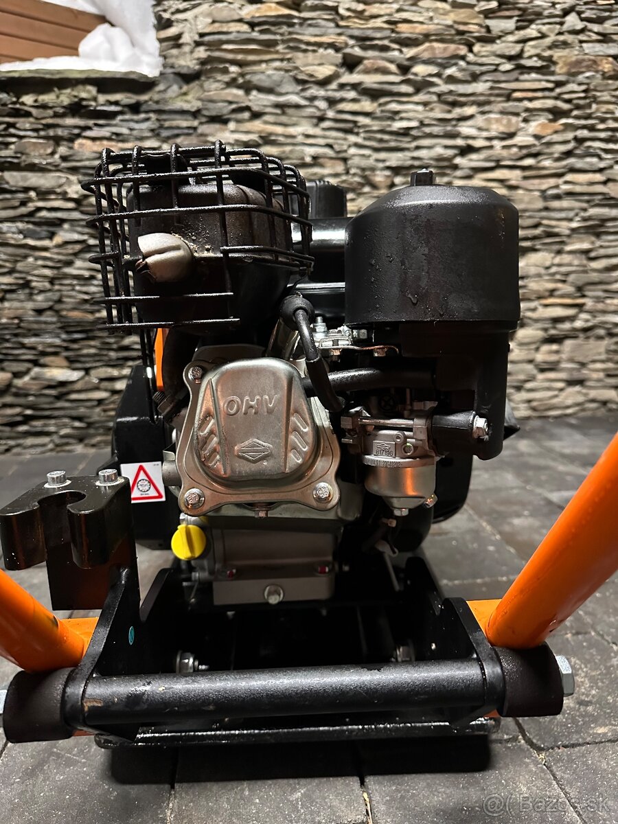 Zhutňovač Amman APF 10/33 BS 60 kg 2023 - 7