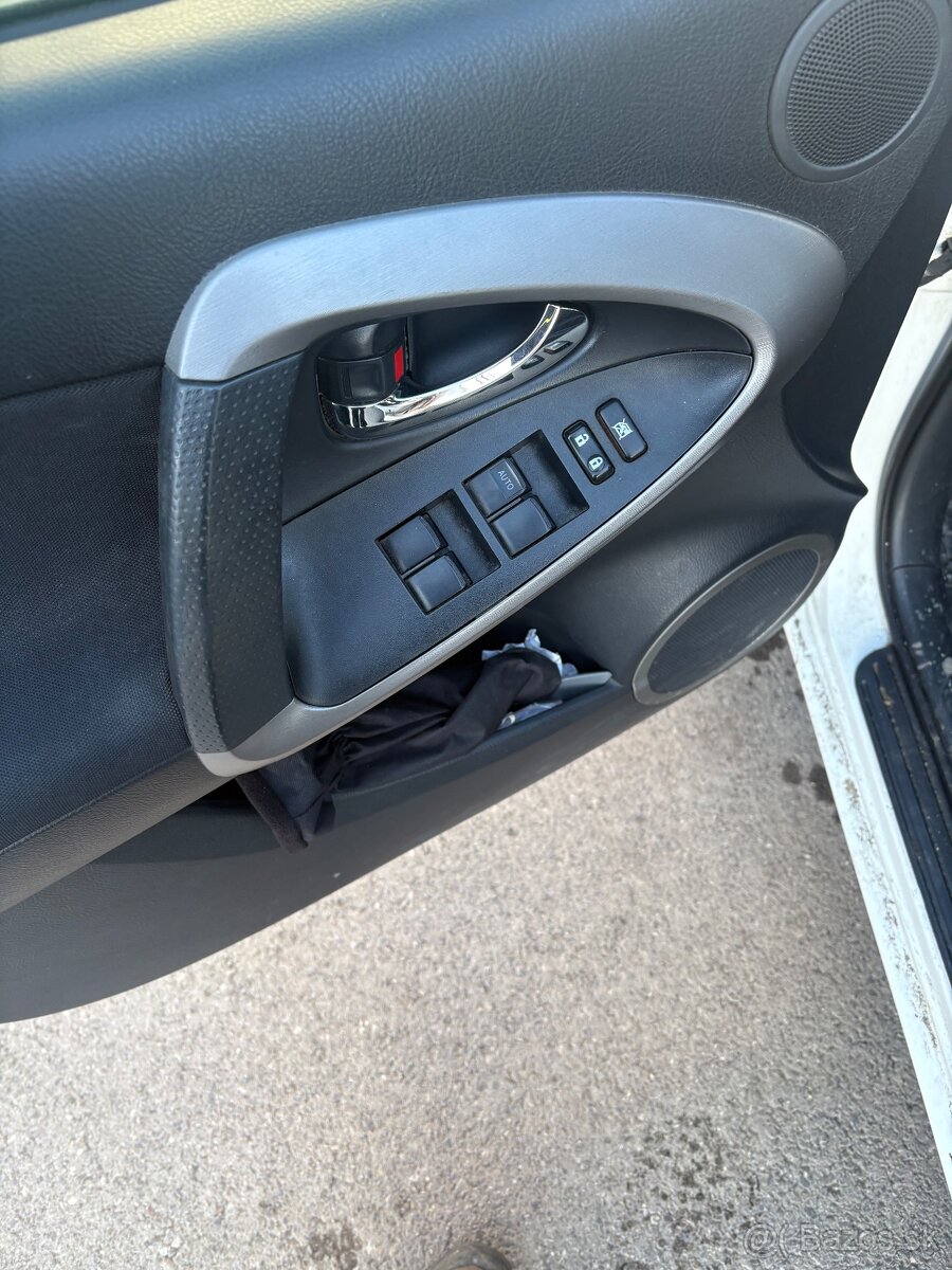 Predám Toyota Rav4 - 7
