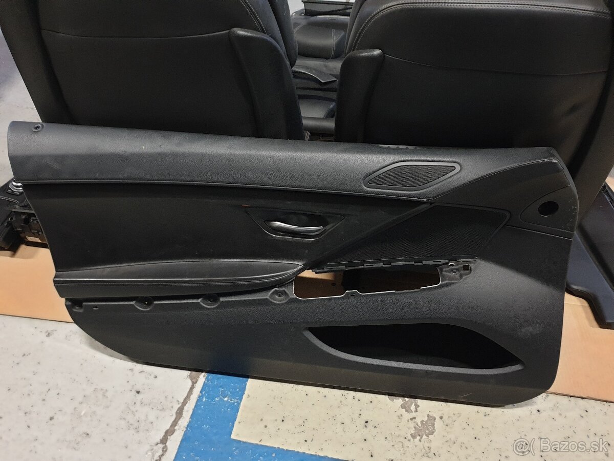 Interier M6 black - 7