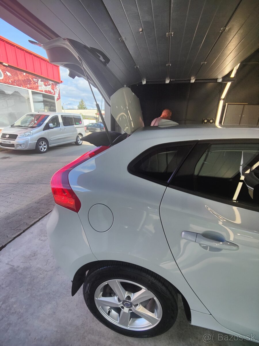 Volvo V40 2.0 benzín, r.v. 2015 - 7