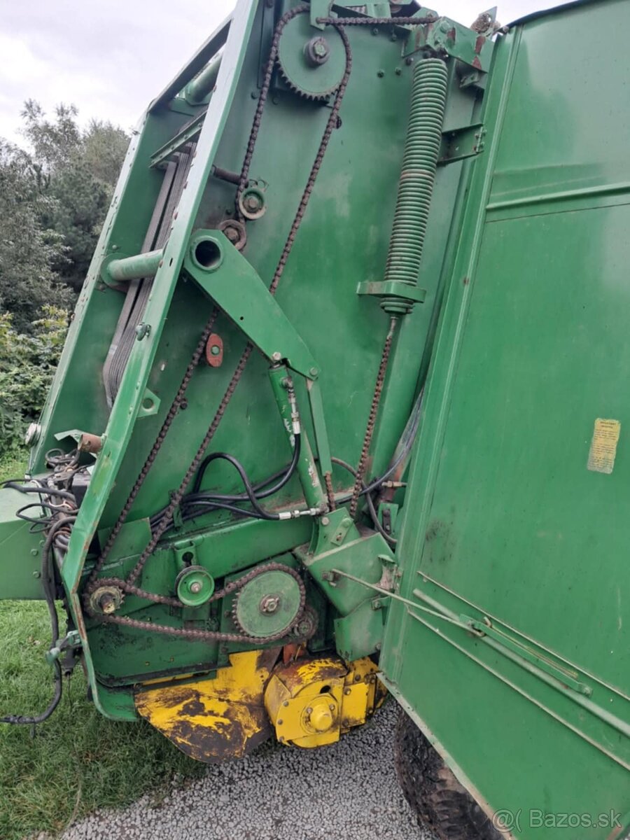 Balíkovač John Deere - 7