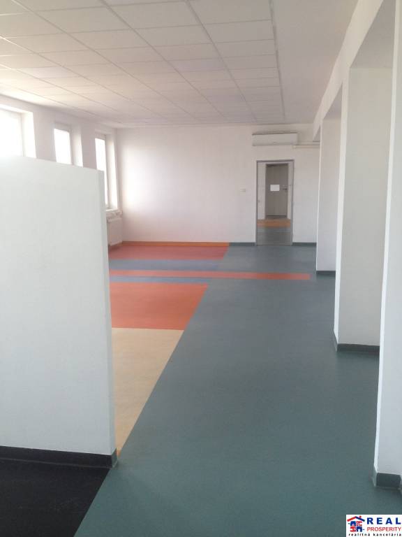 STROJNÍCKA: VOĽNÉ OBCHODNÉ priestory 48 m2 - PRÍZEMIE - 7