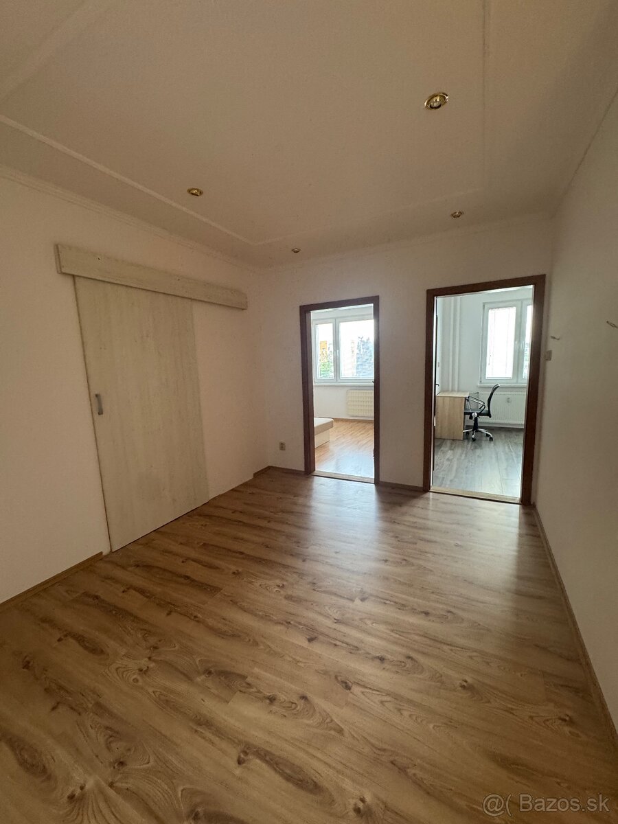 Veľký 4izbový byt na predaj - Škultétyho ulica v Nitre - 7