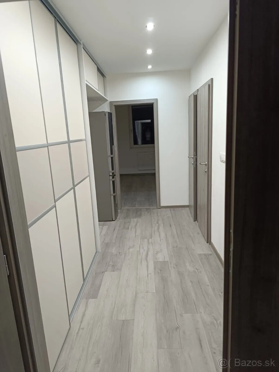 🏠 Prenájom 3-izbového bytu s loggiou na začiatku Petržalky - 7