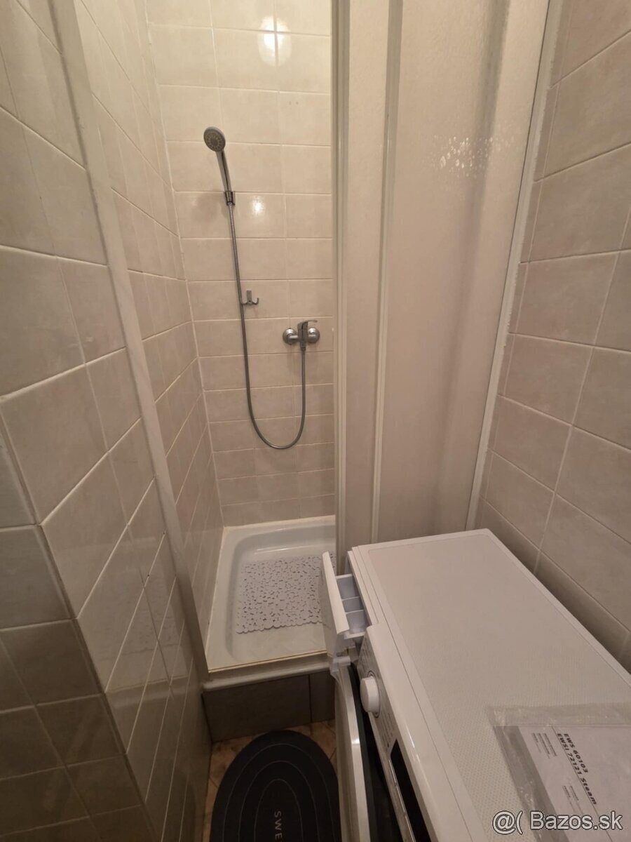 Prenájom veľký 2-izbový byt v centre na pešej zóne v Štúrov - 7