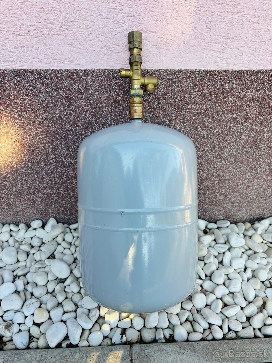 Expanzna nádoba Buderus Logafix 50/1,5 a 25/1,5 - 7