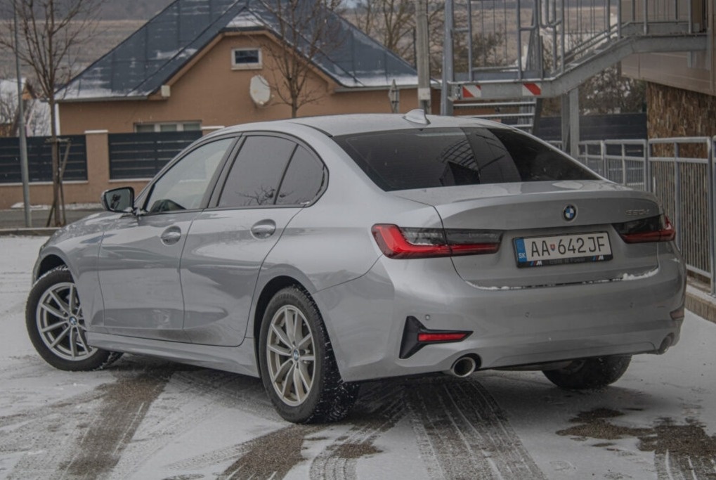 BMW Rad 3 320d Advantage A/T RWD - 7