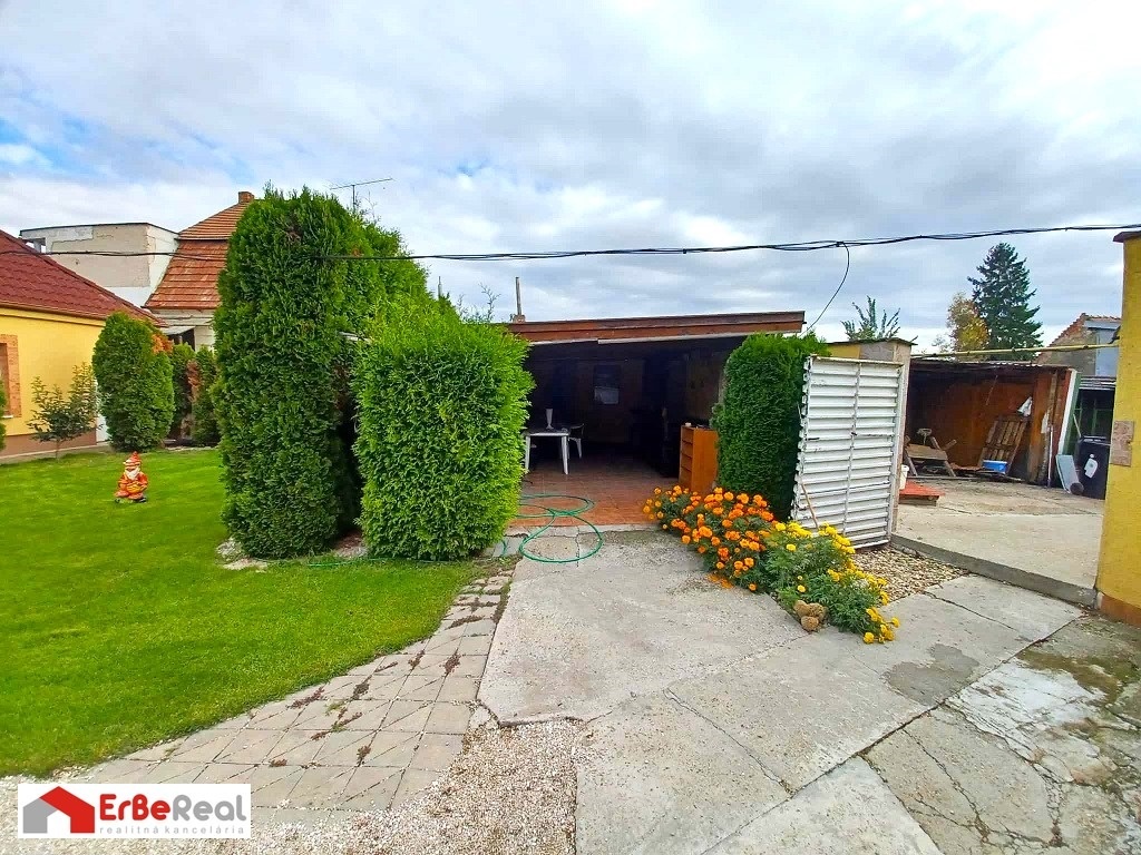 Predaj 3 izbového RD s altánkom, garážou a záhradou - 7