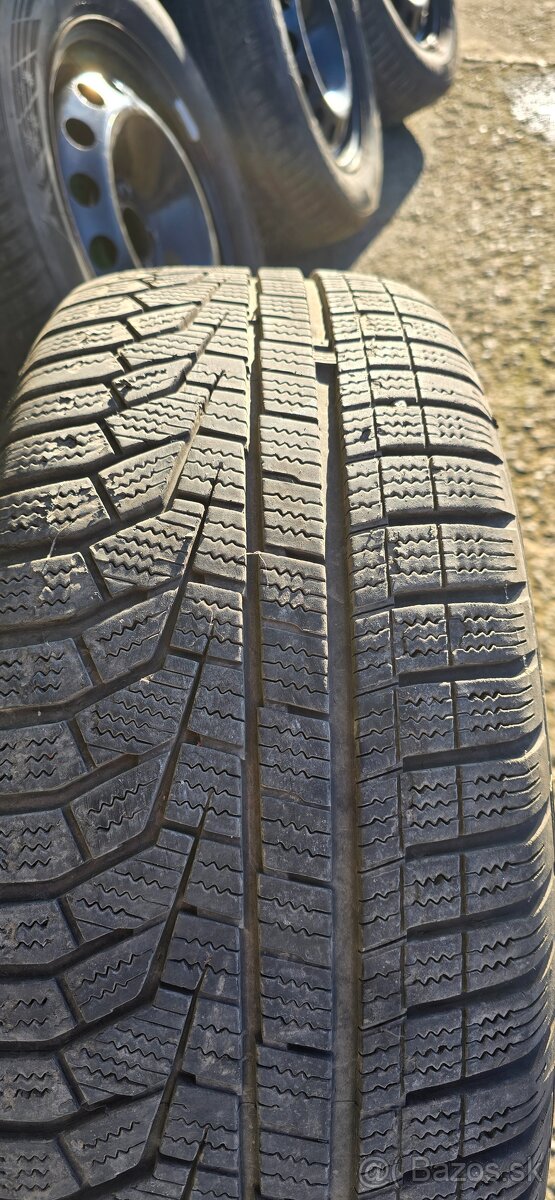 Predám zimne peneu 215/60 R16 RV 2019 - 7