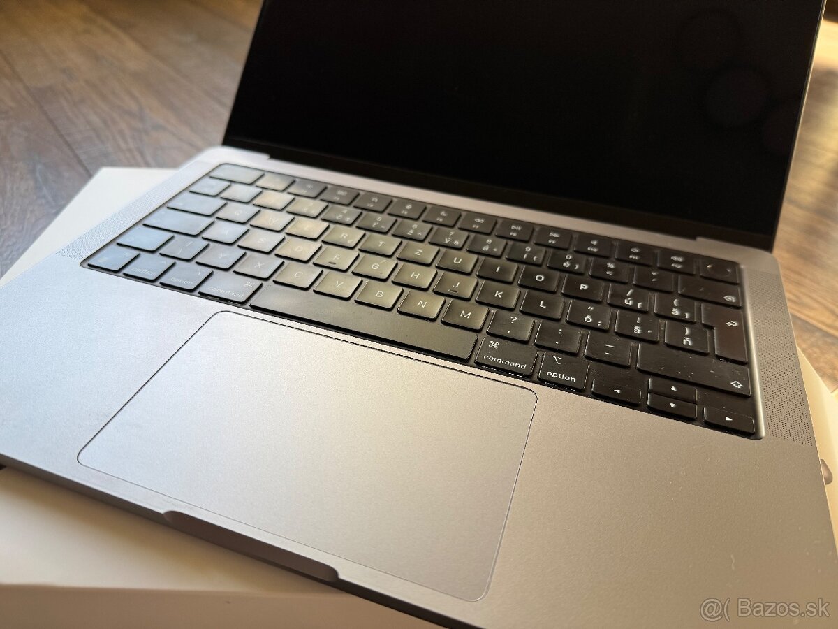 MacBook Pro 14" M1 MAX, 32GB RAM, 1TB - 7