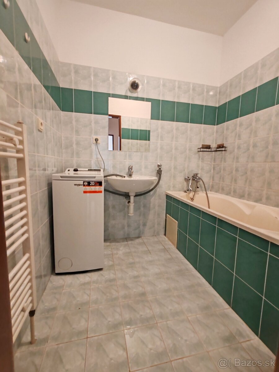 Topoľčany - byt na námestí - 7