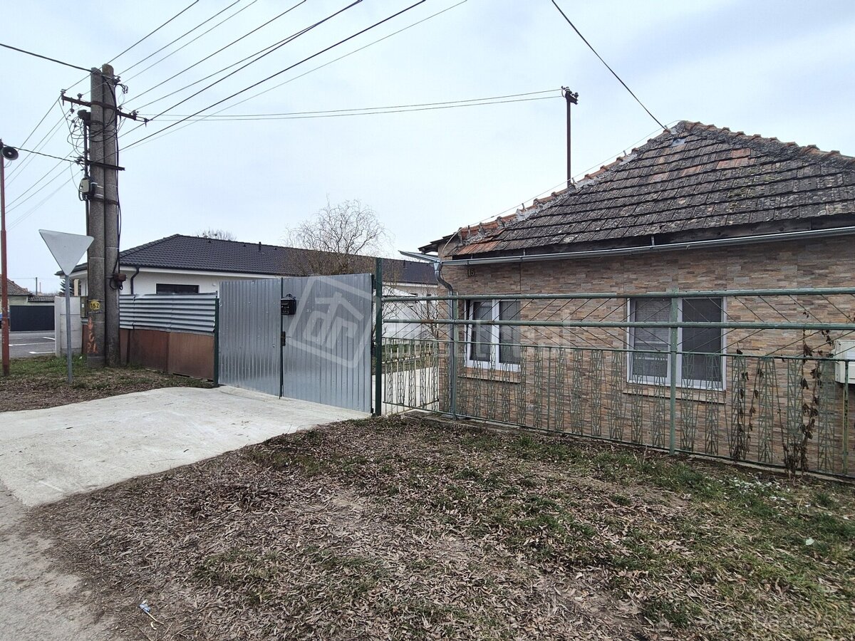 Rodinný dom s veľkým stavebným pozemkom v tichej loka… - 7