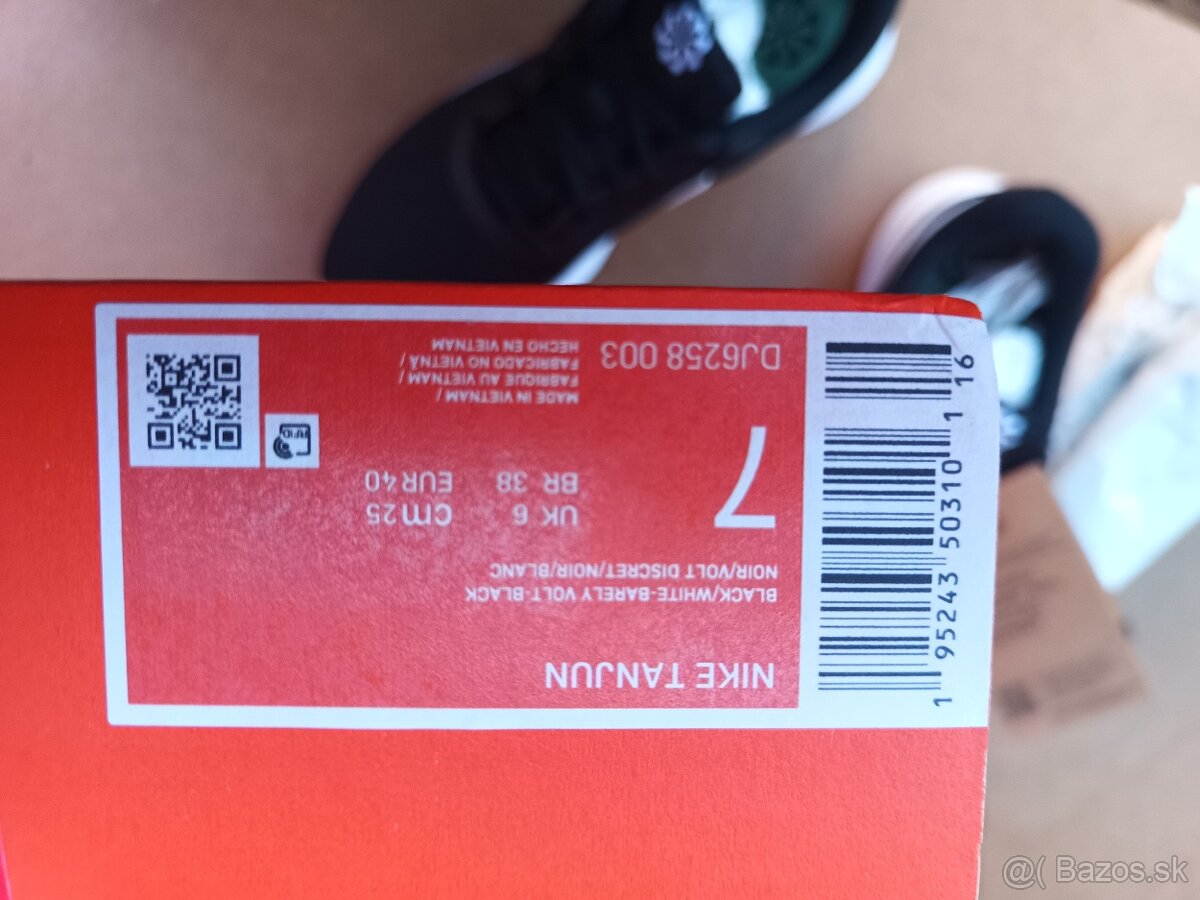 Dámské tenisky na běhání Nike Tanjun, velikost 40 - 7