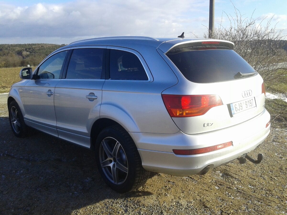 Audi Q7 3,0TDI Sline Quattro 7.míst - 7