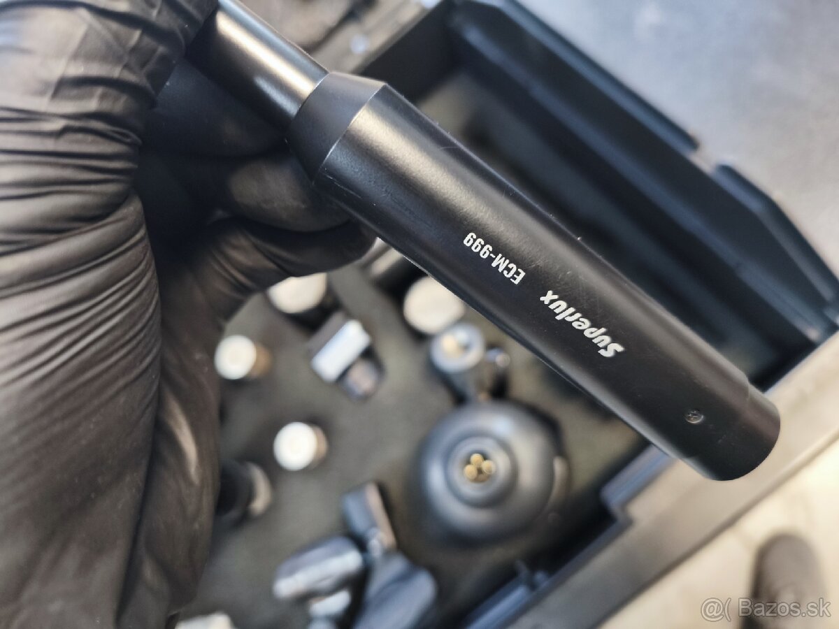 Kufrík s 15 mikrofónmi. - 7