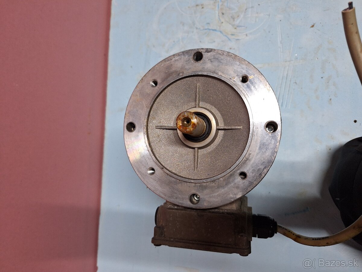 Predám viacero elektromotory s prevodovkou - 7