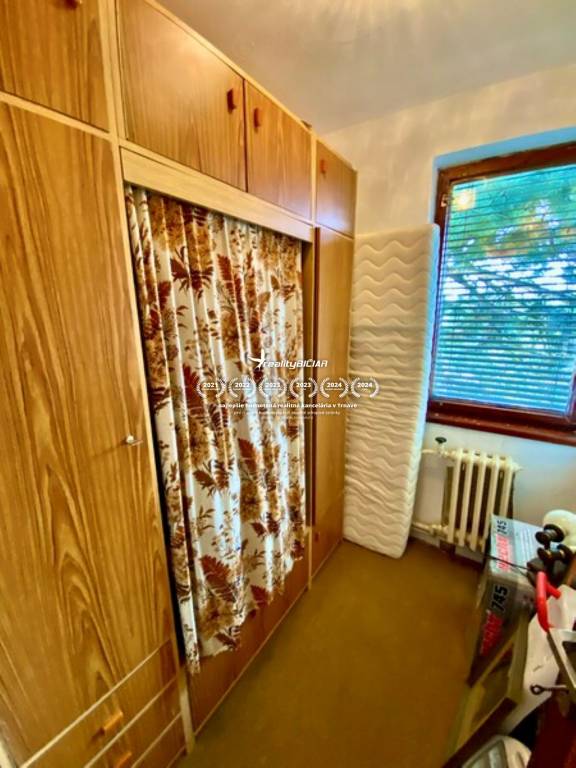 Na predaj priestranný 4 izbový rodinný dom s garážou a záhra - 7