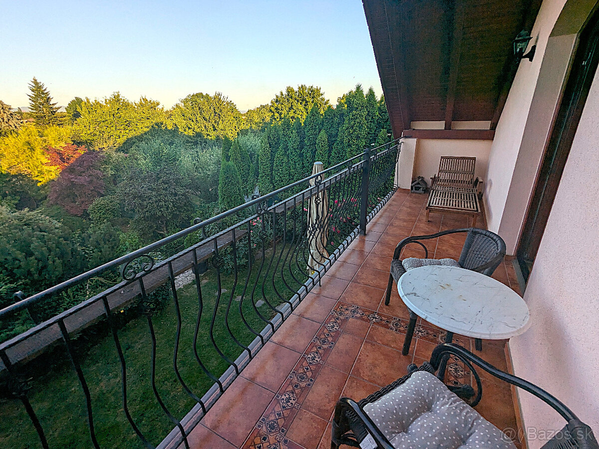 18 ročný VEĽMI PEKNÝ rodinný DOM s ROZPRÁVKOU Záhradou - Koš - 7