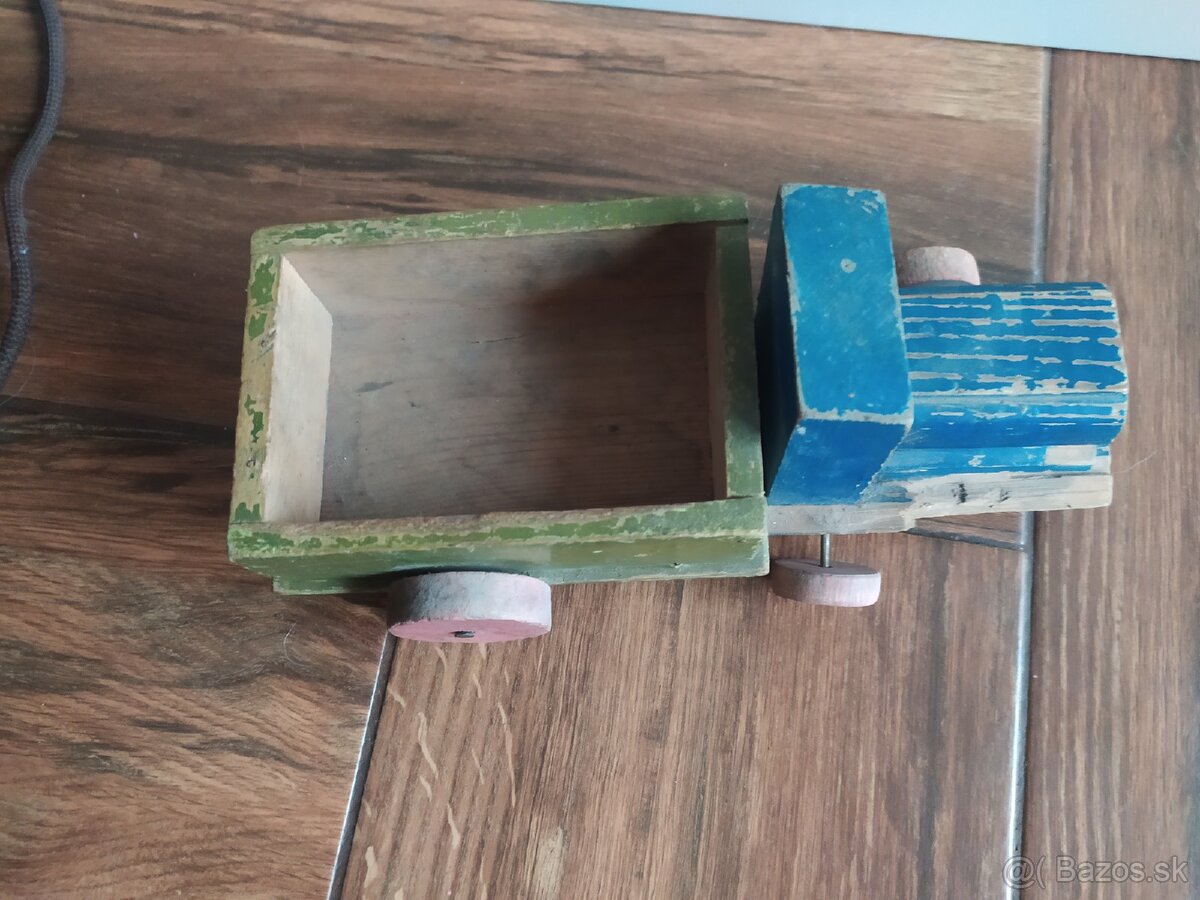 Stará hračka drevené auto. - 7