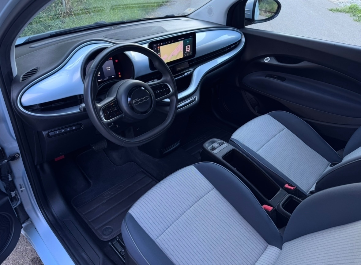 FIAT 500e 87kW, biely interiér - 7