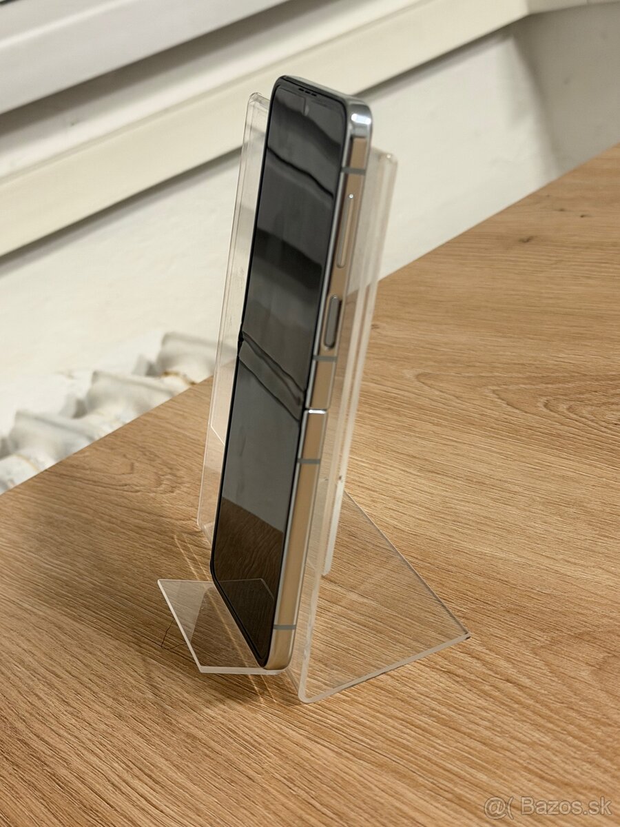 Dobrý deň Ponúkam na predaj Samsung Z Flip 5 512GB Mint - 7