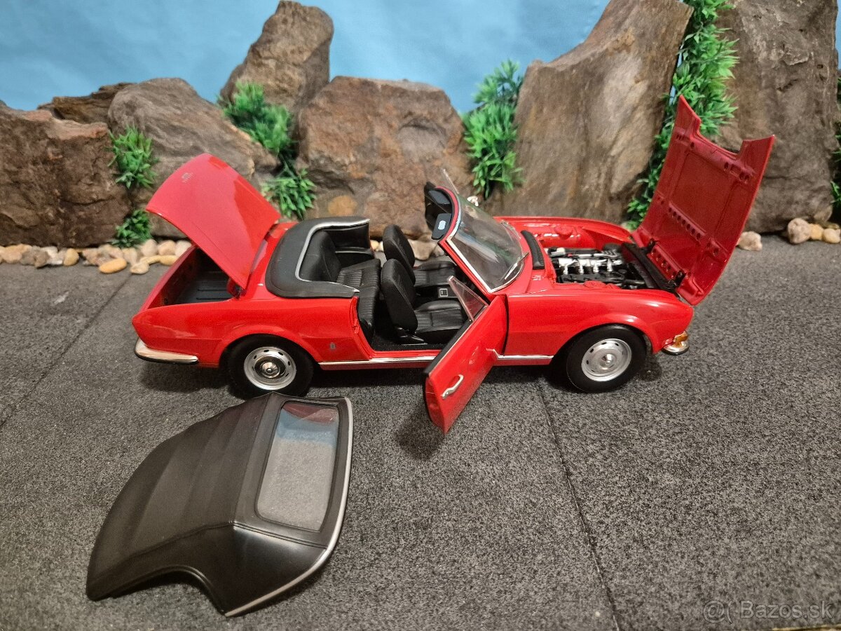 Prodám model 1:18 Peugeot 504 cabrio - 7