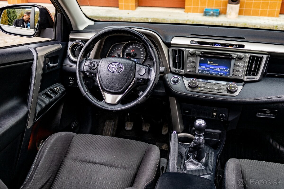 Toyota RAV4 2,2D 110kW 4x4 (nová STK, ťažné, kamera,keyless) - 7