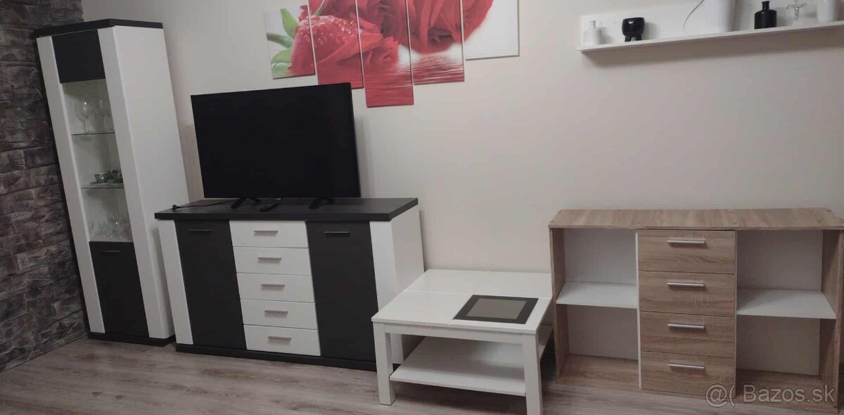 Manželská posteľ+nábytok - 7