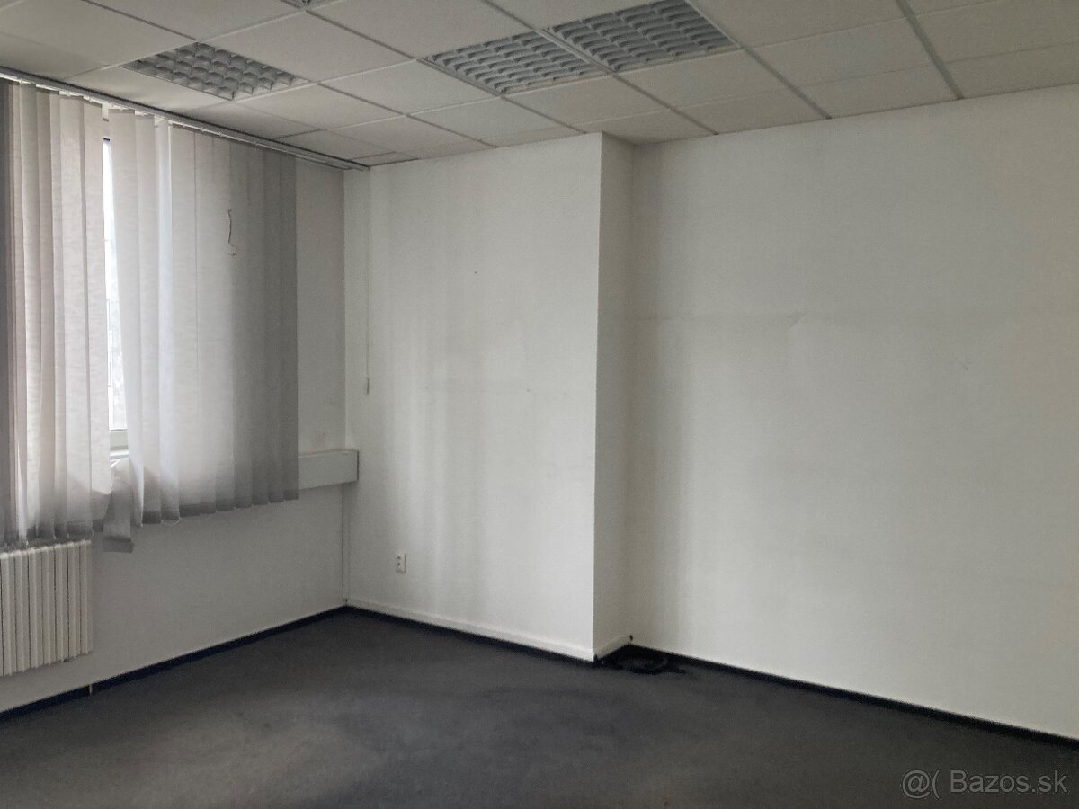 Centrum Čadce budova Sporiteľne - 7