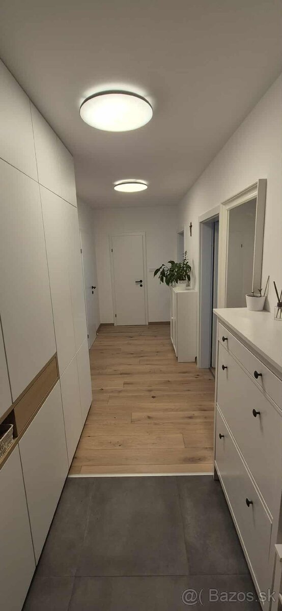 REZERVOVANÉ: Prenájom 3i bytu s KLIMATIZÁCIOU a dvomi - 7